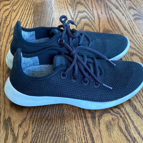 Women black with white sole Allbird Tree Runner sneakers, size 8 excellent cond - Picture 4 of 11